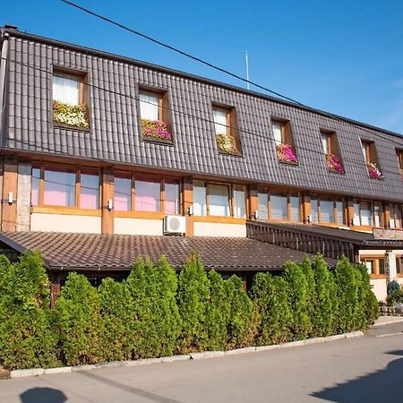 Hotel "Vir" Velika Plana Extérieur photo