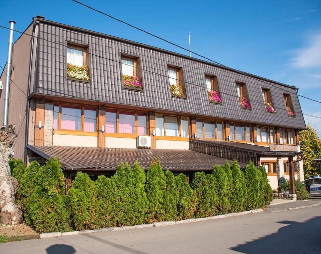 Hotel "Vir" Velika Plana Extérieur photo