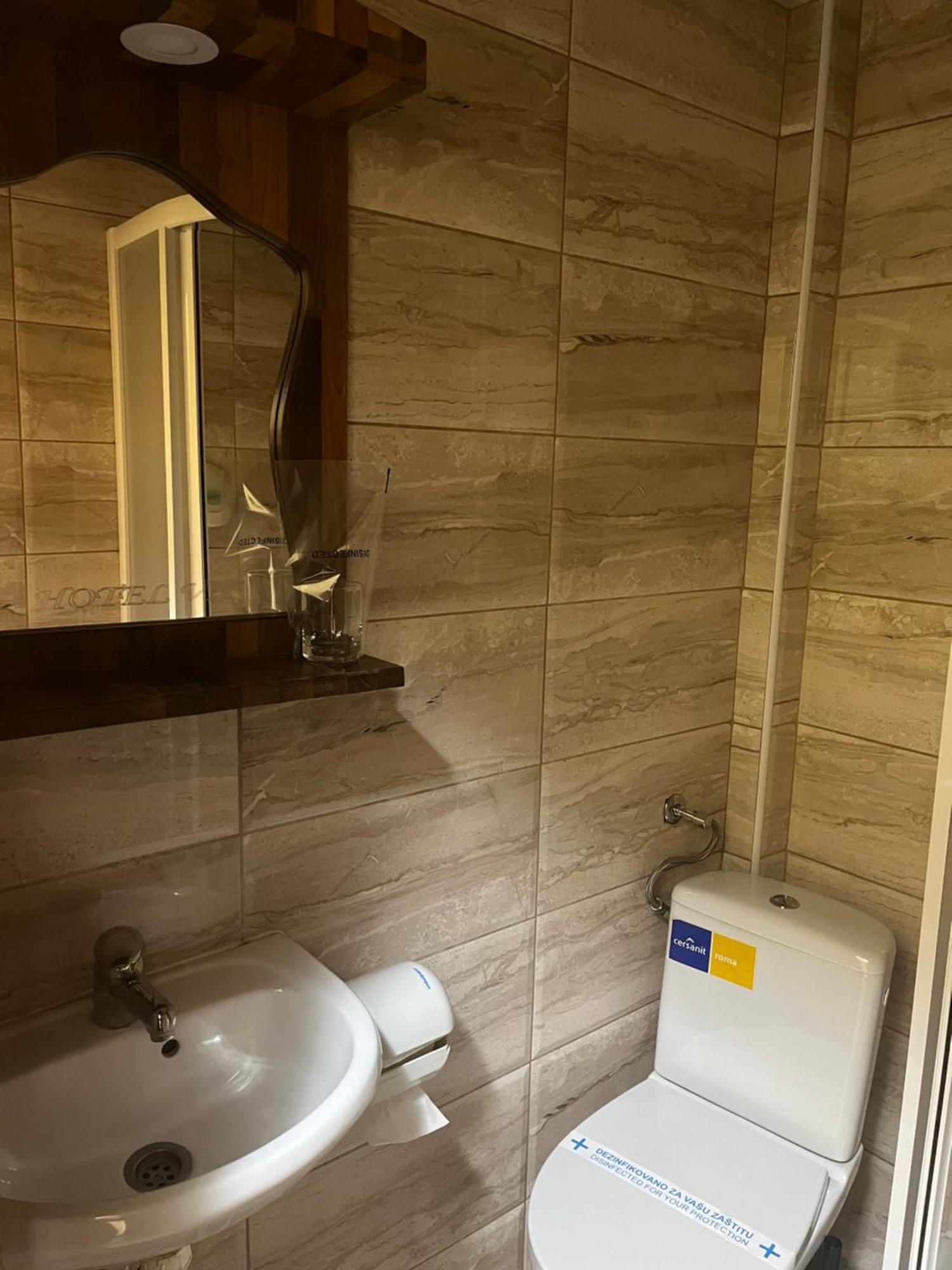 Hotel "Vir" Velika Plana Extérieur photo