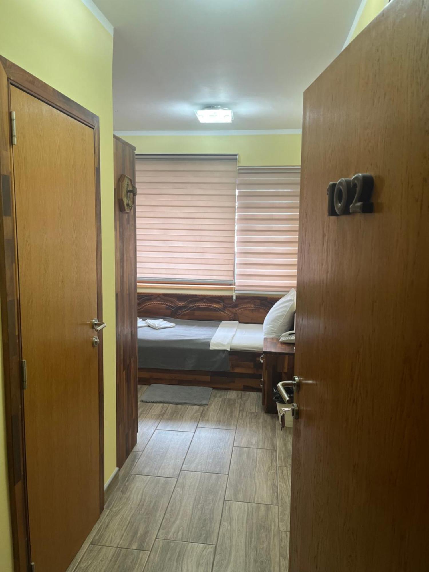Hotel "Vir" Velika Plana Extérieur photo