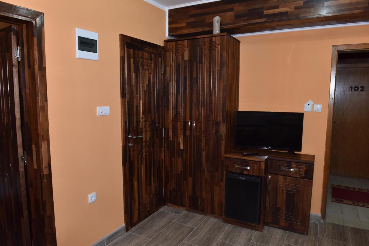 Hotel "Vir" Velika Plana Extérieur photo