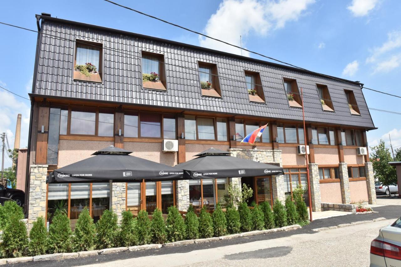 Hotel "Vir" Velika Plana Extérieur photo